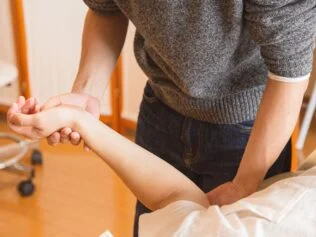 chiropractor_1622649338-scaled-355x237x20x0x316x237x1687242048